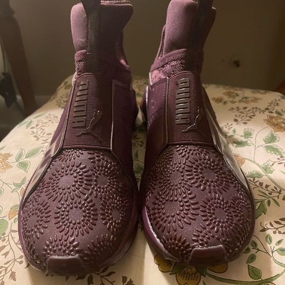 Kylie Jenner x Puma Sneakers - Picture 2 of 5